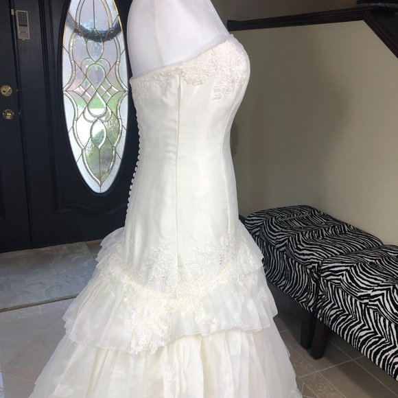 White by Vera Wang Strapless Ivory Fit&Flare Wedding Gown &Cathedral Length Veil - Picture 8 of 13